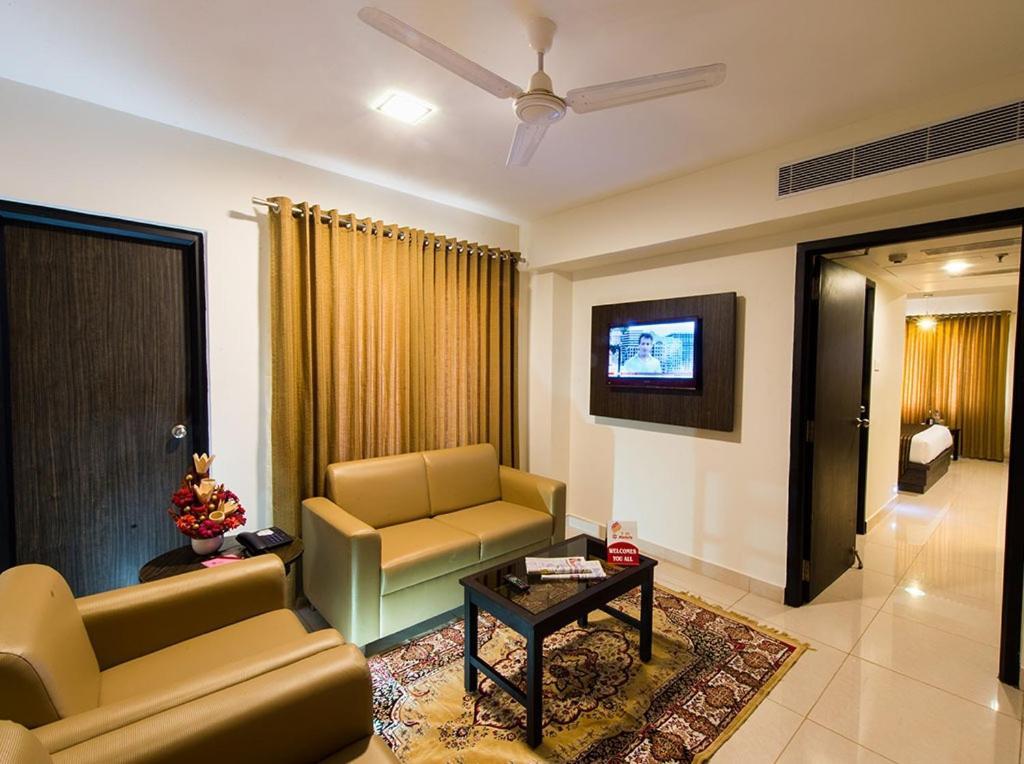Plaza Hotel Trichy Tiruchirappalli Экстерьер фото